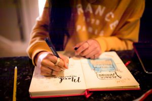 Dibujo en libreta de papel